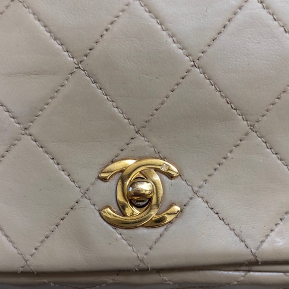 Vintage Chanel Cream Mini Flap - Picture 3 of 16